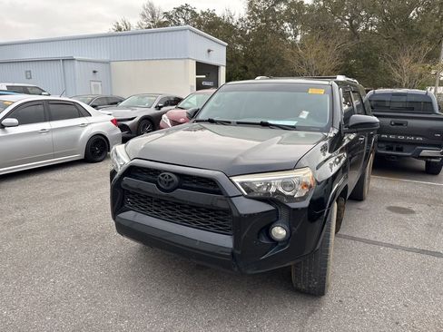 Used 2017 Toyota 4Runner SR5 image 1