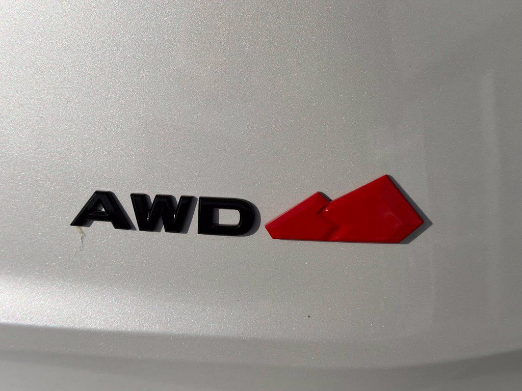 Used 2025 Nissan Rogue SV AWD/4WD image 6