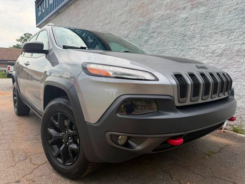Used 2017 Jeep Cherokee Trailhawk AWD/4WD image 1