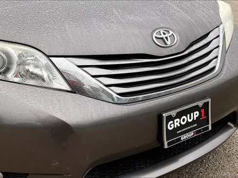Used 2017 Toyota Sienna XLE w/ XLE Navigation Package image 30