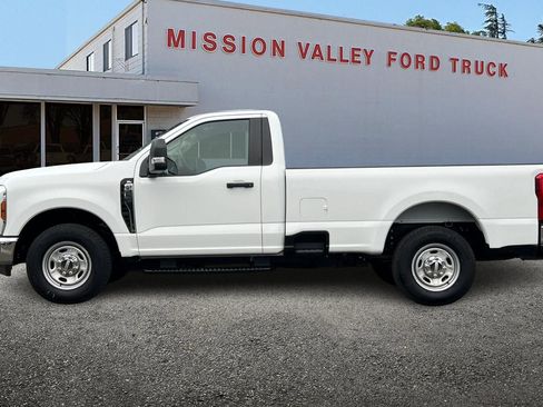 Used 2024 Ford F250 XL w/ XL Chrome Package image 7