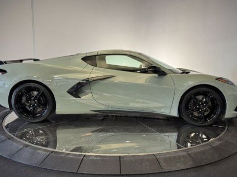 Used 2024 Chevrolet Corvette Stingray Premium Cpe w/ Z51 Performance Package image 32