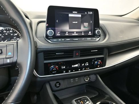 Used 2025 Nissan Rogue SV FWD image 23