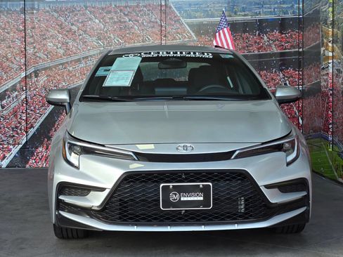 Used 2025 Toyota Corolla SE FWD image 3