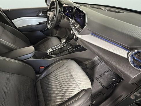 Certified 2025 Chevrolet Trax LT w/ Driver Confidence Package image 32