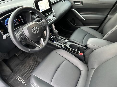 Used 2023 Toyota Corolla Cross XLE image 10