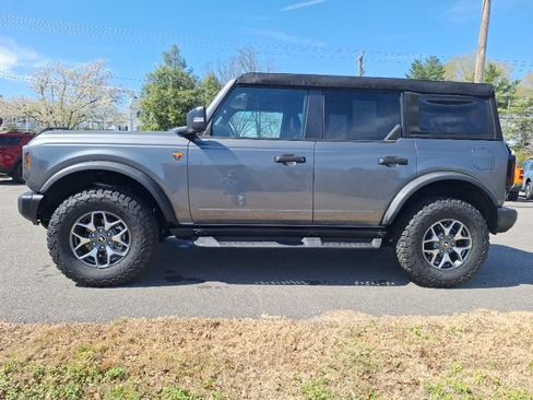 Used 2025 Ford Bronco Badlands image 6