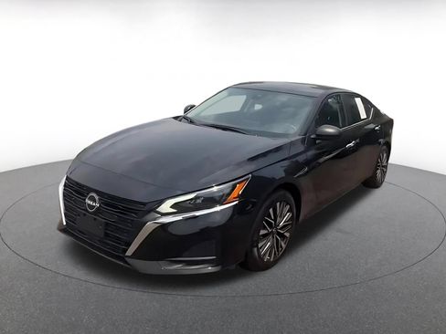 Used 2025 Nissan Altima 2.5 SV FWD image 7