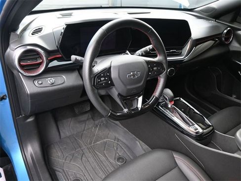 Used 2025 Chevrolet Trax RS w/ Sunroof Package image 18