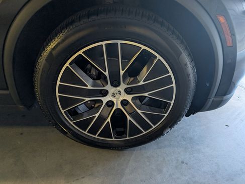 Used 2025 Porsche Macan Electric image 19