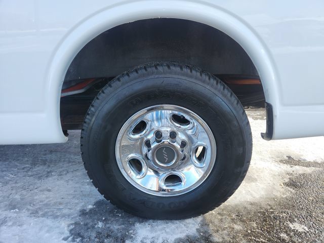 Used 2014 Chevrolet Express 2500 RWD image 14