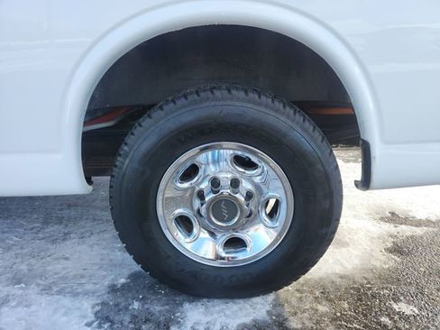 Used 2014 Chevrolet Express 2500 RWD image 14