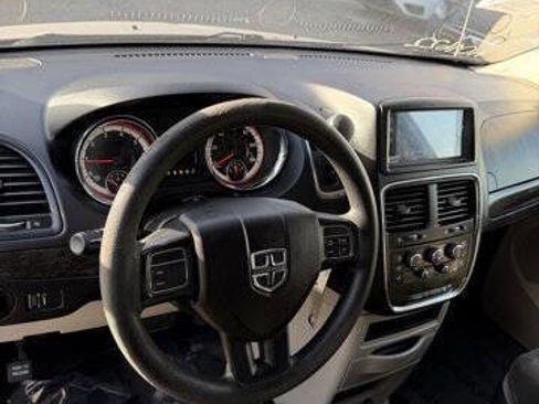 Used 2017 Dodge Grand Caravan SE image 12