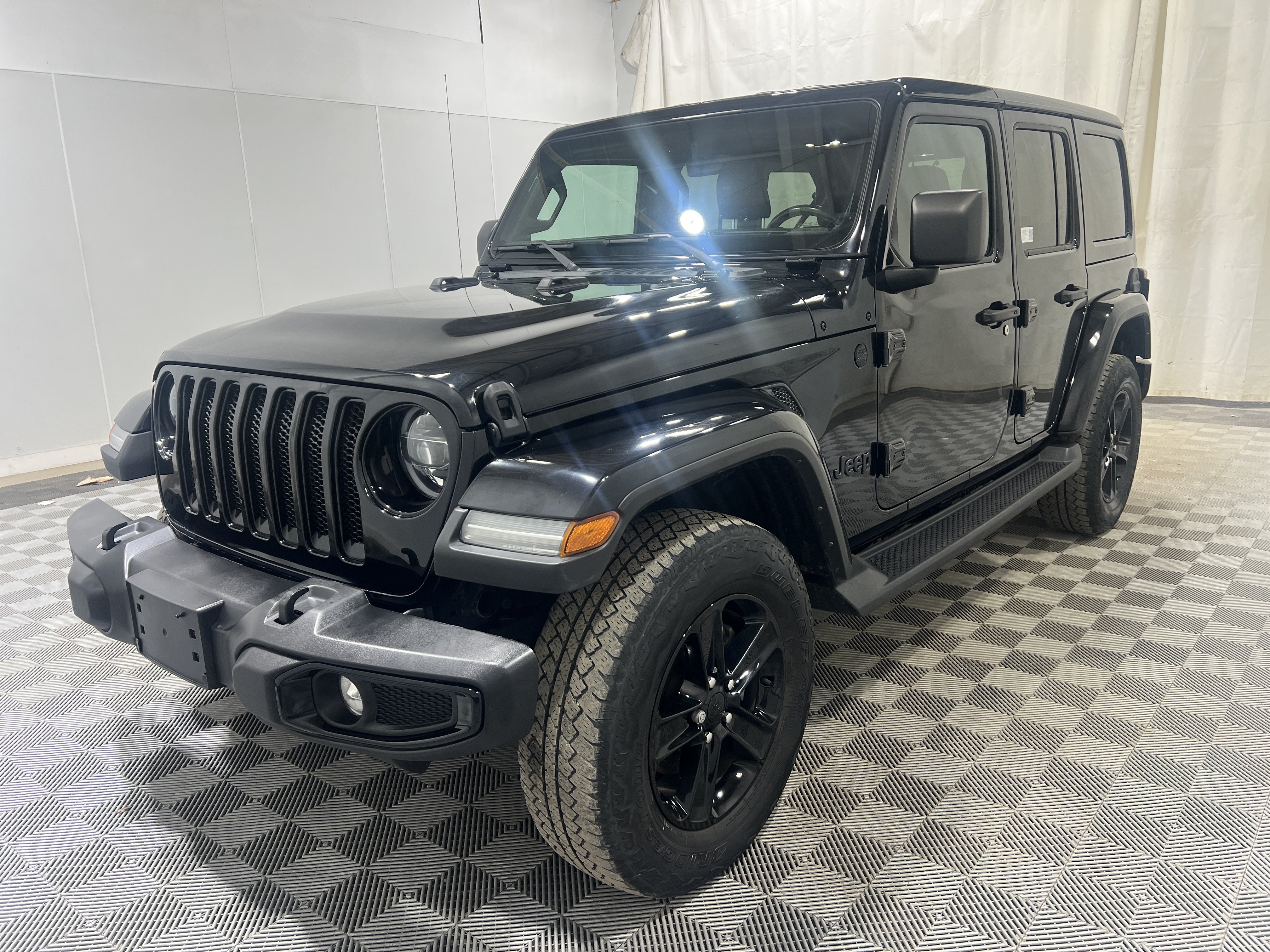 Used 2022 Jeep Wrangler Unlimited Sahara AWD/4WD image 1