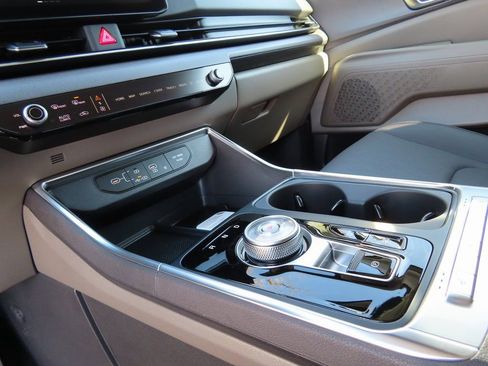 New 2026 Kia Carnival EX FWD image 6