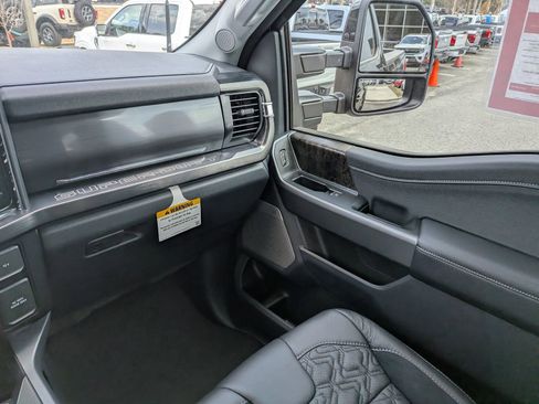 New 2026 Ford F250 Lariat w/ Black Appearance Package image 18