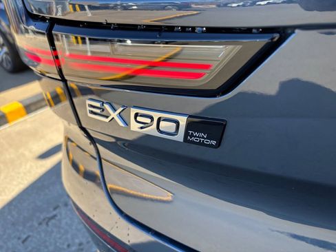 New 2025 Volvo EX90 Ultra w/ Protection Package Premier image 5