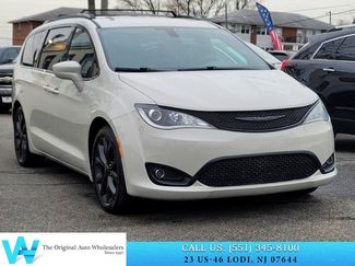 Used 2019 Chrysler Pacifica Touring-L w/ S Appearance Package video 1