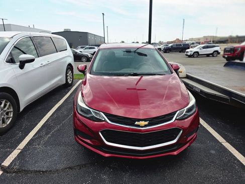 Used 2018 Chevrolet Cruze LT w/ Convenience Package FWD image 1