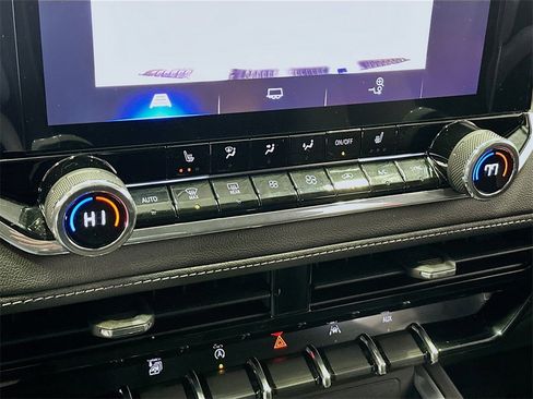 New 2024 Chevrolet Colorado LT w/ LT Convenience Package II image 17