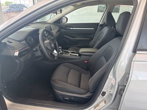Used 2023 Nissan Altima 2.5 SV FWD image 8