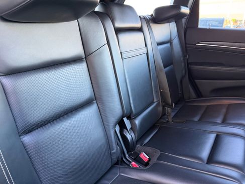 Used 2017 Jeep Grand Cherokee Limited w/ Luxury Group II image 18