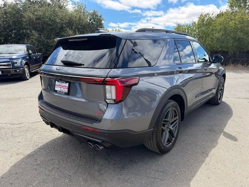 Used 2025 Ford Explorer ST AWD/4WD image 5