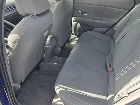 Used 2023 Hyundai Elantra SEL w/ Preferred Accessory Package FWD image 12