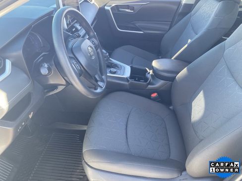 Used 2025 Toyota RAV4 XLE image 18