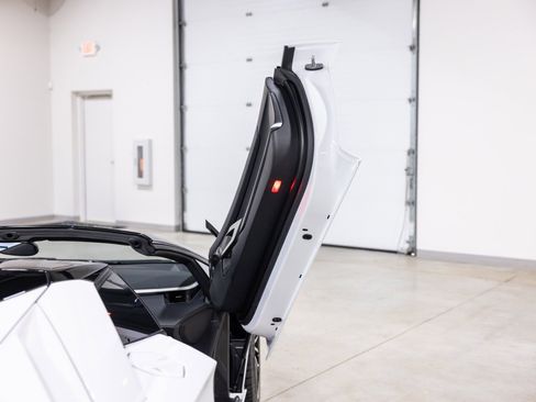 Used 2019 Lamborghini Aventador S image 31