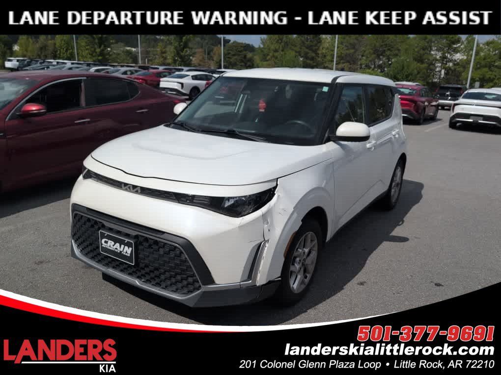 Used 2024 Kia Soul LX w/ Option Group 015 FWD image 1