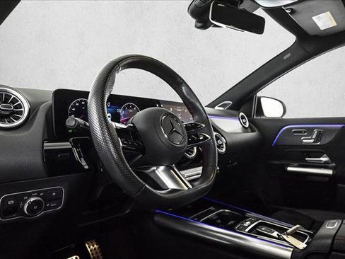 Used 2025 Mercedes-Benz GLA 250 4MATIC image 10