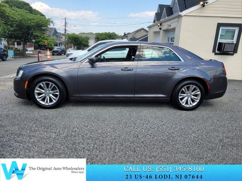 Used 2017 Chrysler 300 Limited RWD image 8