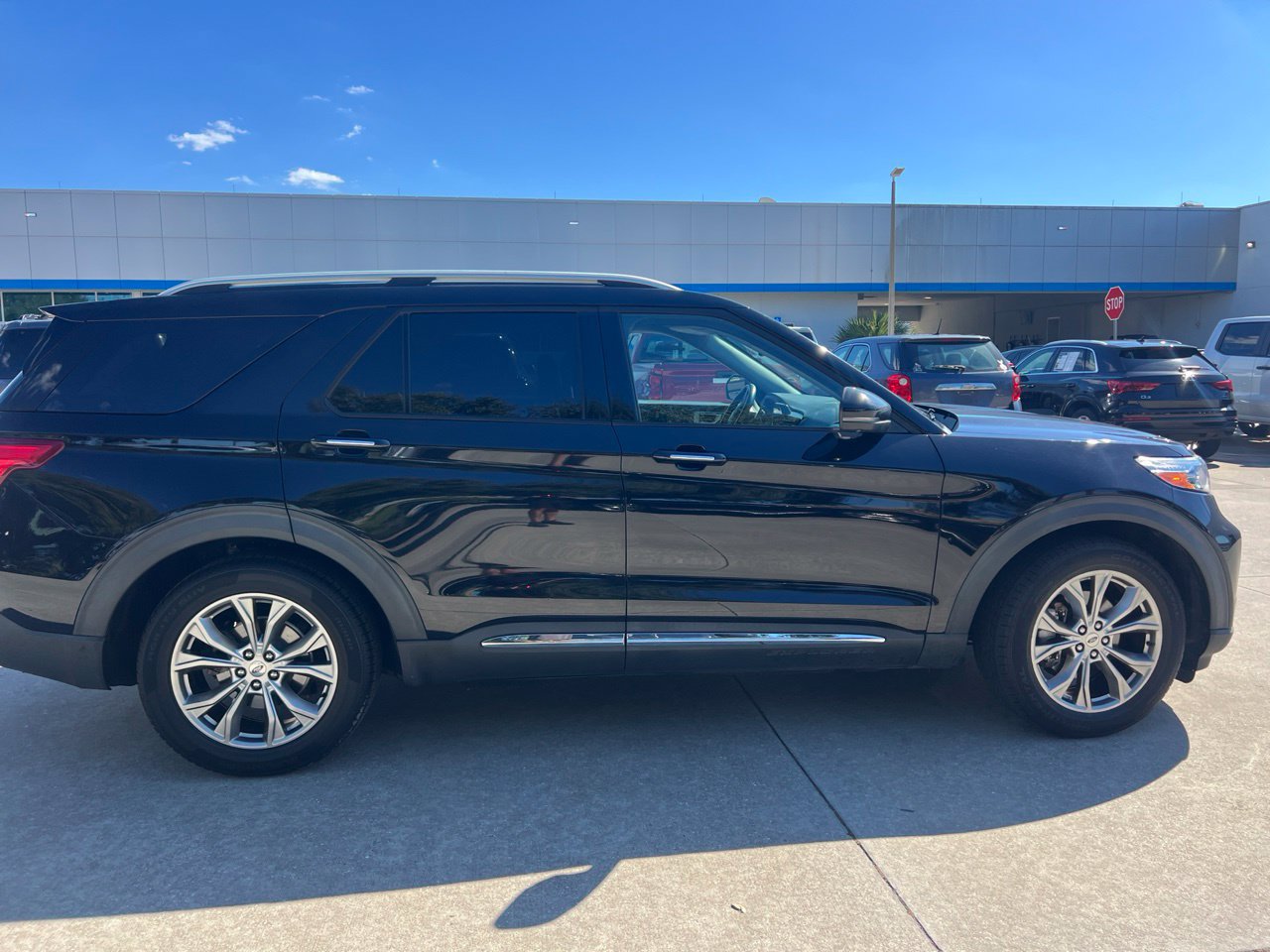 Used 2021 Ford Explorer Limited w/ Equipment Group 301A RWD image 8