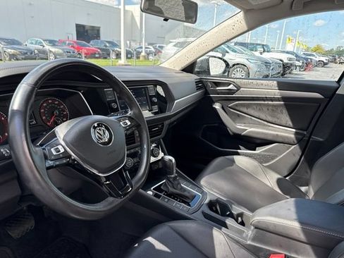 Used 2019 Volkswagen Jetta SE w/ Cold Weather Package FWD image 13