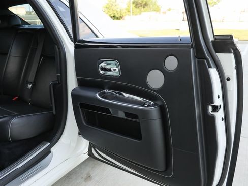 Used 2019 Rolls-Royce Ghost RWD image 33