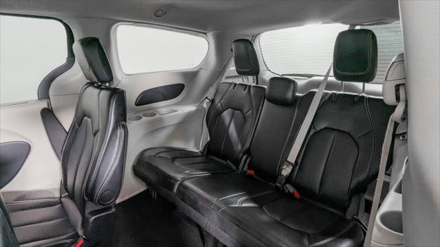 Used 2024 Chrysler Pacifica Touring-L FWD image 17