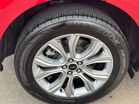 Used 2024 Ford Edge Titanium image 17