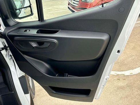 New 2025 Mercedes-Benz Sprinter 2500 image 10