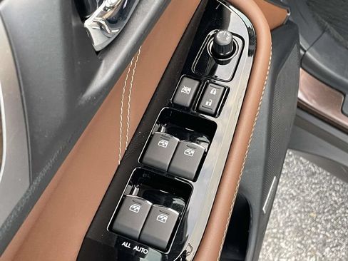 Used 2019 Subaru Outback 2.5i Touring w/ Popular Package #3A AWD/4WD image 6