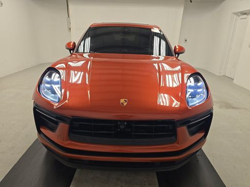 Used 2024 Porsche Macan AWD/4WD image 2