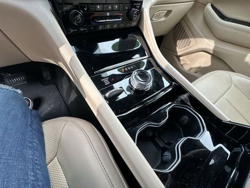 Used 2023 Jeep Grand Cherokee Limited w/ Luxury Tech Group II image 25