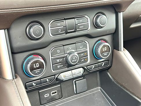 Used 2024 Chevrolet Tahoe Z71 w/ Luxury Package AWD/4WD image 36