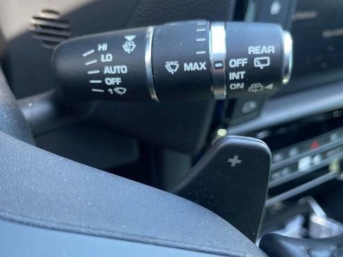 Used 2018 Jaguar F-PACE Premium image 40