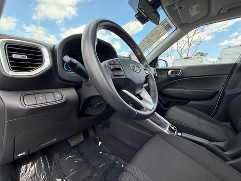 Used 2025 Hyundai Venue SEL FWD image 26