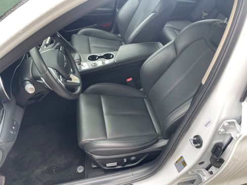 Used 2025 Genesis G70 2.5T image 36