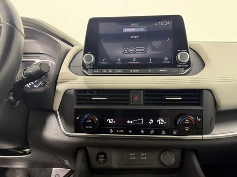 Used 2024 Nissan Rogue SV w/ SV Premium Package image 20