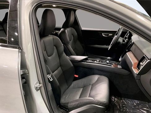 Certified 2025 Volvo V60 B5 Cross Country Plus image 7
