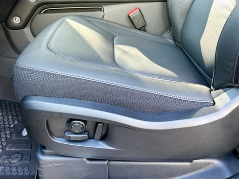 New 2025 Land Rover Defender 90 V8 image 19