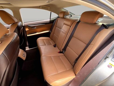 Used 2016 Lexus ES 350 w/ Premium Package w/Wood Trim FWD image 18